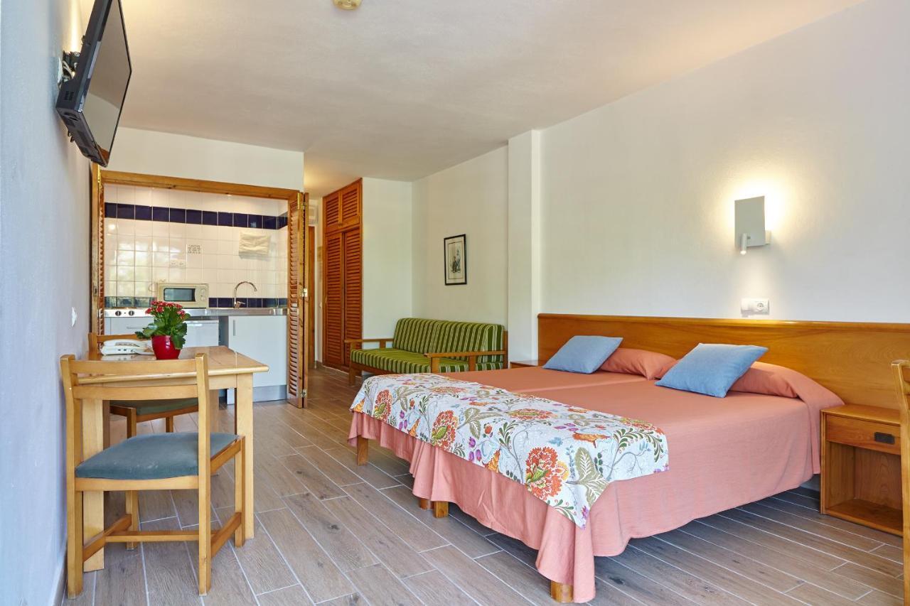 Apartamentos Ses Savines San Antonio  Buitenkant foto