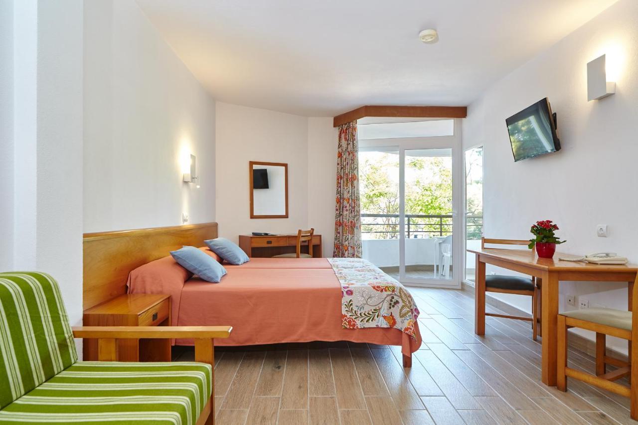Apartamentos Ses Savines San Antonio  Buitenkant foto