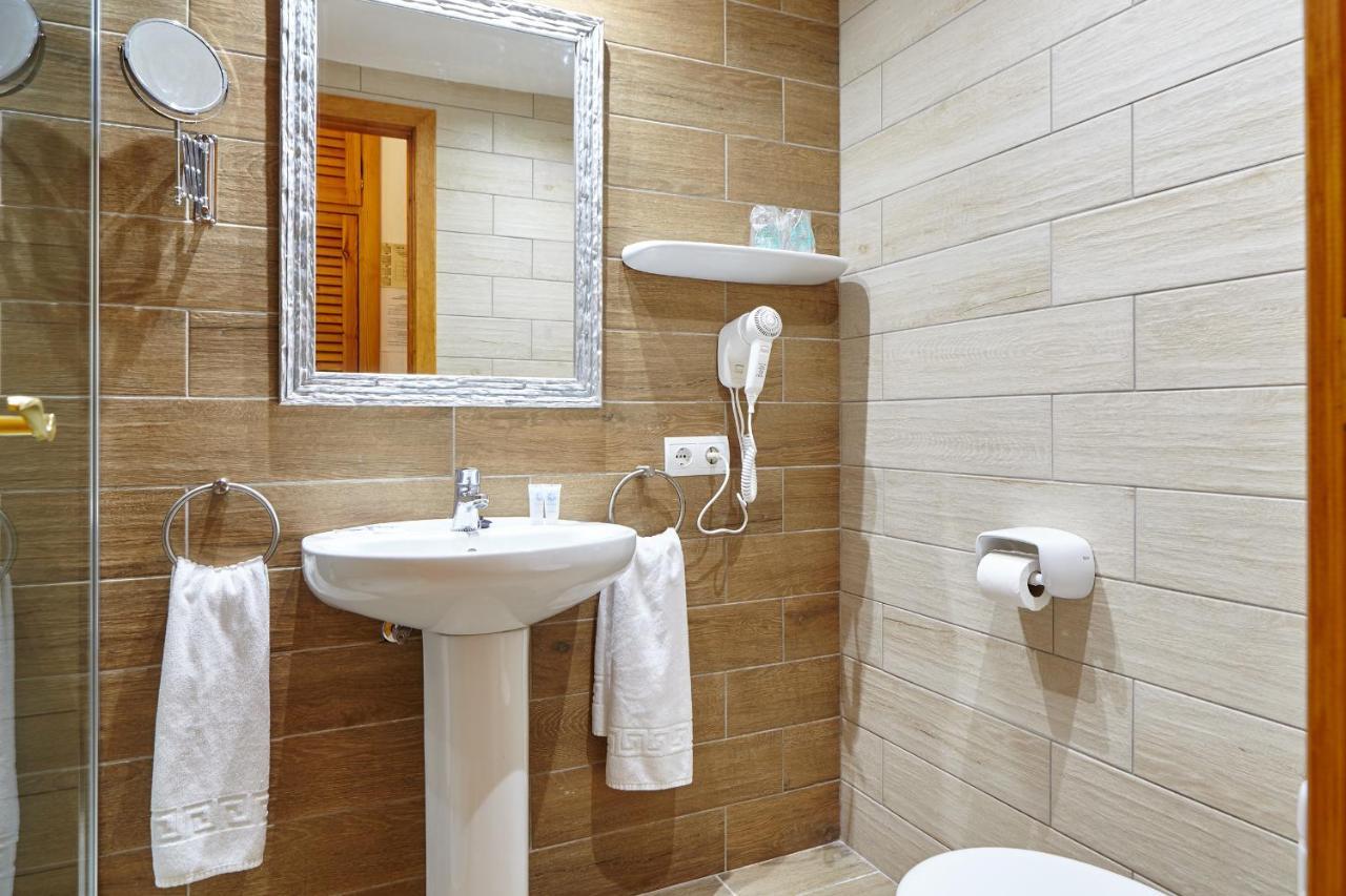 Apartamentos Ses Savines San Antonio  Buitenkant foto