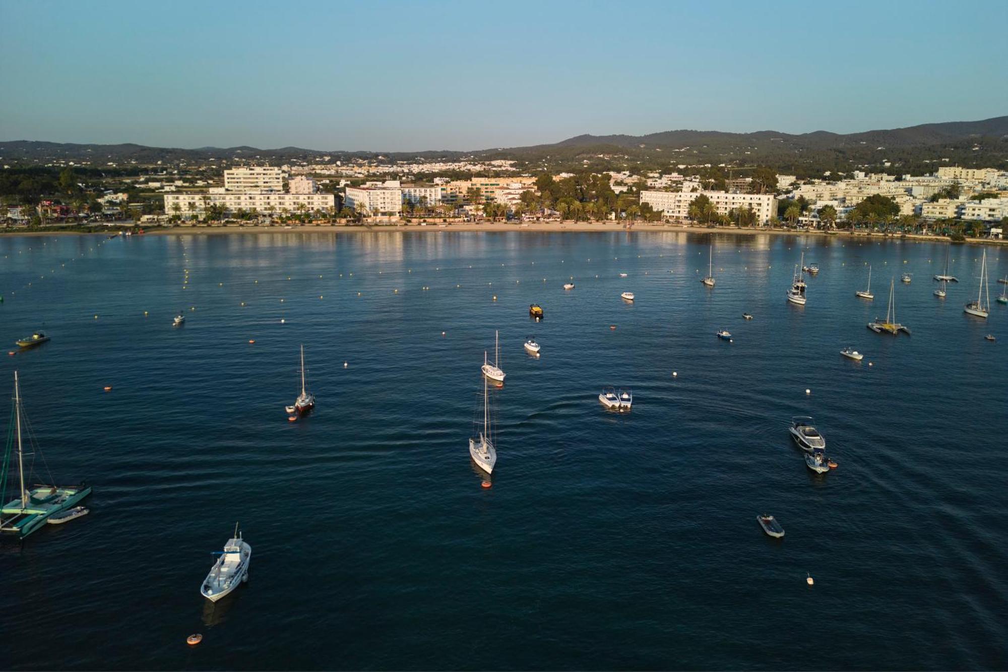 Apartamentos Ses Savines San Antonio  Buitenkant foto