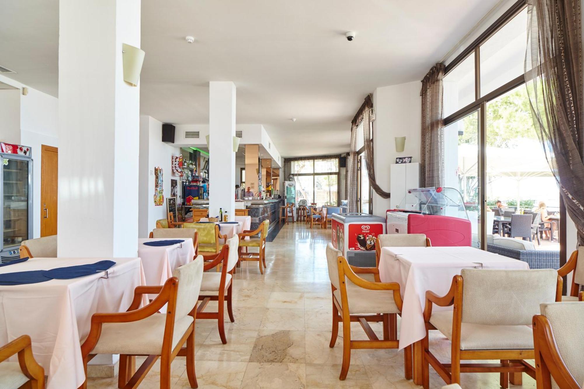 Apartamentos Ses Savines San Antonio  Buitenkant foto